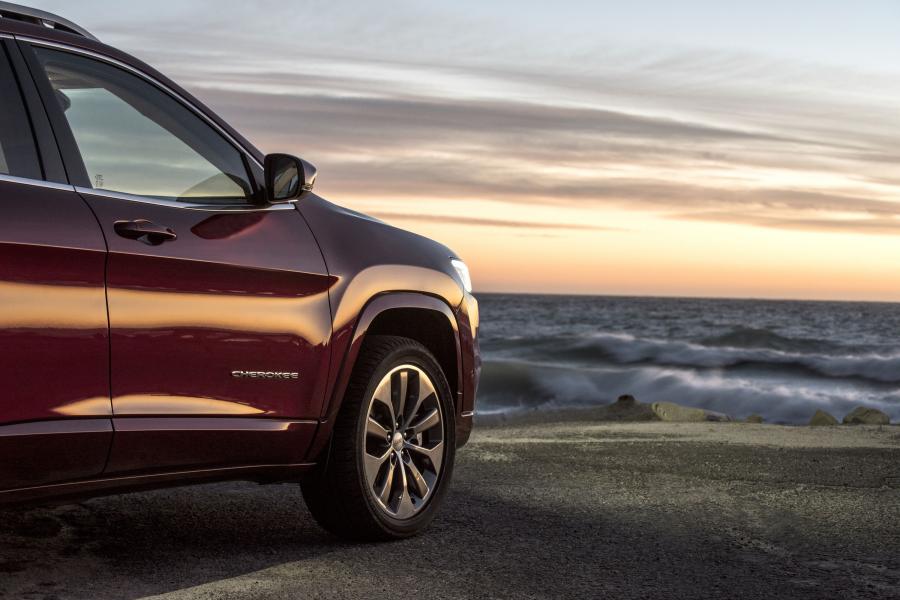 Детали экстерьера Jeep Cherokee Overland (KL) 2018 года  (NA) (фото 23 из 33)